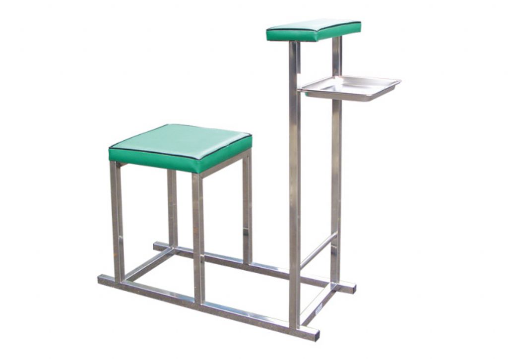 YH082  Injection Chair (Front)